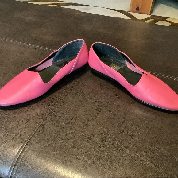 Ladies pink leather flats - Picture 3 of 7